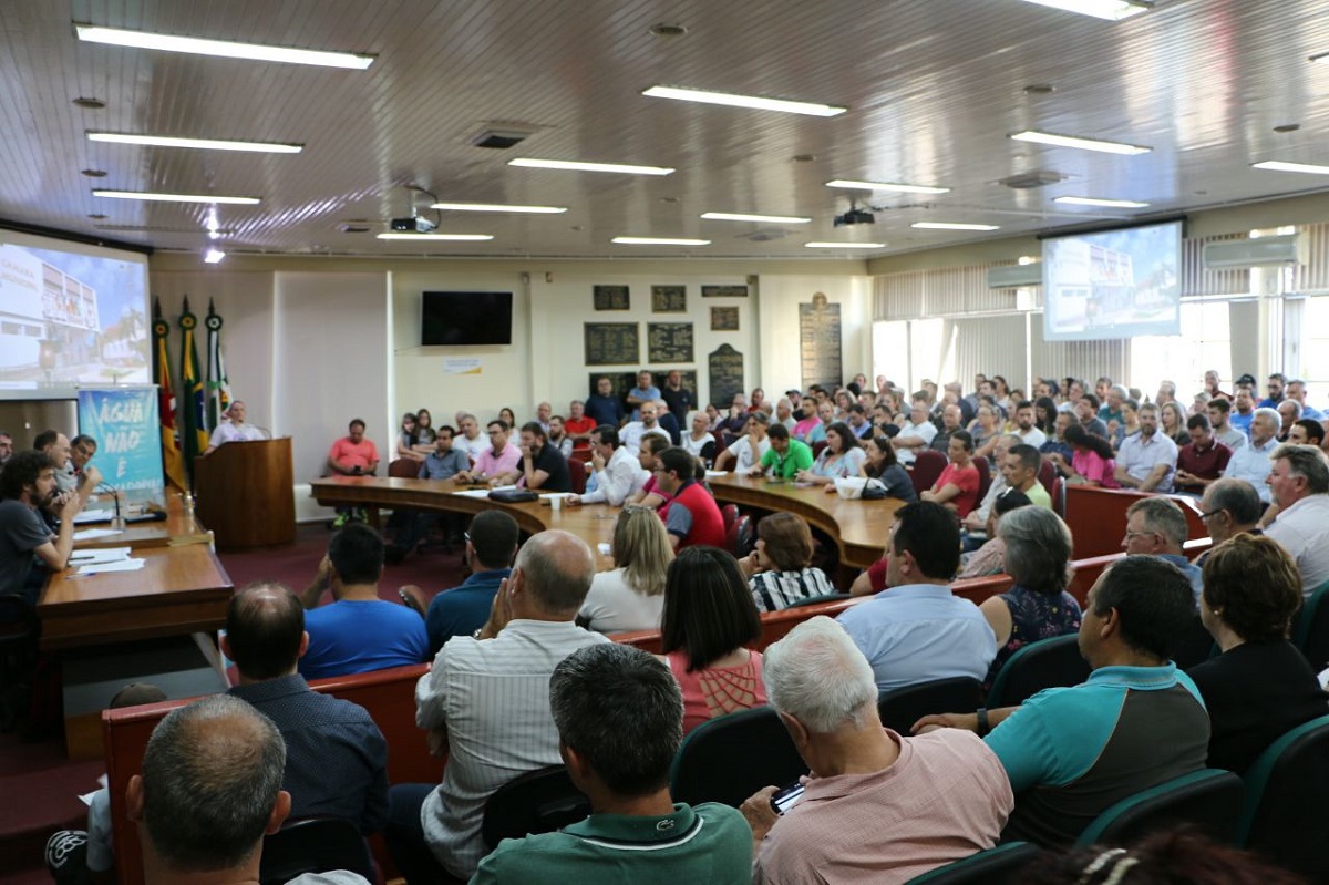 Ir para  <p><big>Diante da proposta de privatiza&ccedil;&atilde;o dos servi&ccedil;os de saneamento b&aacute;sico em Erechim, hoje sob responsabilidade da Corsan, foi criado um f&oacute;rum para discutir os pr&oacute;s...